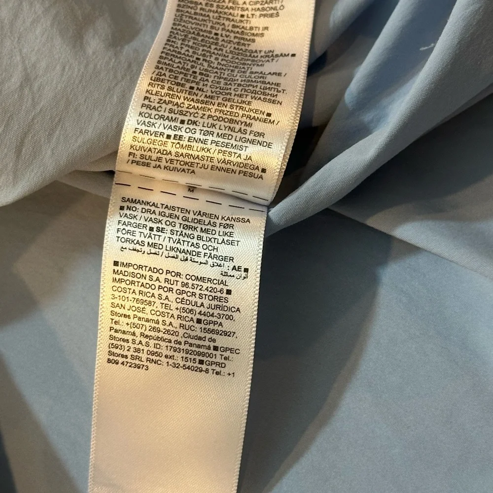 Athleta Blue Button Up Shirt Size M Lightweight w/ Zipper Pocket - Picture 13 of 16
